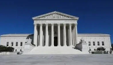 المحكمة العليا الأمريكية تنظر في قرار ترامب سحب الحماية المؤقتة من مهاجرين سوريين