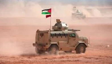 الجيش الأردني يستهدف عددا من المواقع لتجّار الأسلحة والمخدرات على حدوده مع سوريا