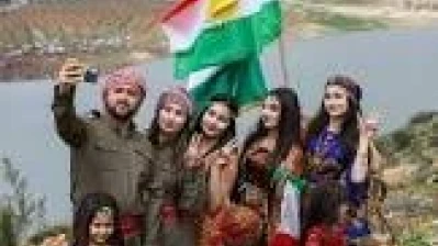 إنزال العلم السوري من عين عرب والقامشلي يثير التوترات في سوريا