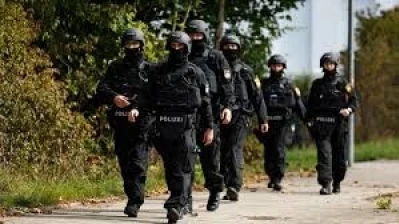 شبكة تهريب في ألمانيا تستخدم تصاريح إقامة لاجئين سوريين