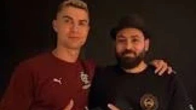 حالق سوري في السويد يتفادأ أمام النجم كريستيانو رونالدو