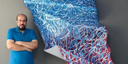 عقيل أحمد في حلب: الحرف يتحوّل إلى لغة بصرية معاصرة