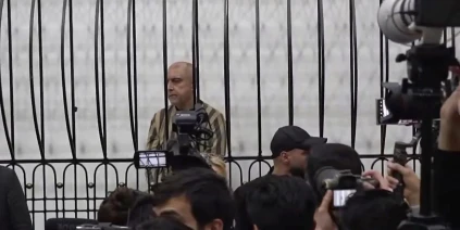 عاطف نجيب أمام القضاء في أولى جلسات المحاكمة بدمشق