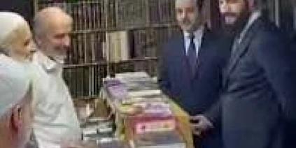 قراءة في دلالات جولة الرئيس  أحمد الشرع في أسواق دمشق واقتنائه كتاب "الداء والدواء"
