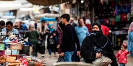 وسط ضغوط تهدد الاستقرار: الطبقة الوسطى في سوريا على حافة الفقر والانهيار