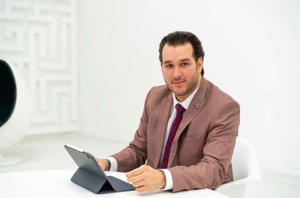الطبيب السوري أمجد اليوسف