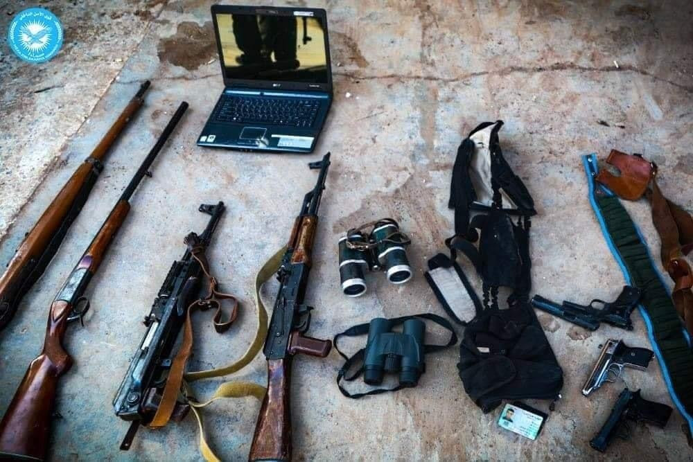 صورة نشرتها الآسايش لأسلحة تقول بأنها تمكنت من ضبطها في حارة الطي