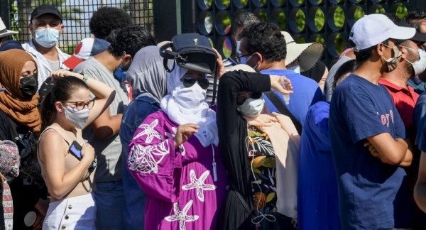 التزاحم على أماكن تقديم اللقاحات فجر احتجاجات شعبية