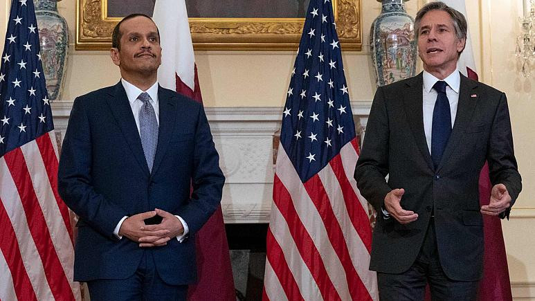وزير الخارجية الأمريكي أنتوني بلينكين يرحب بوزير الخارجية القطري محمد بن عبد الرحمن بن جاسم آل ثاني، واشنطن، 22 يوليو / تموز 2021   ا ف ب