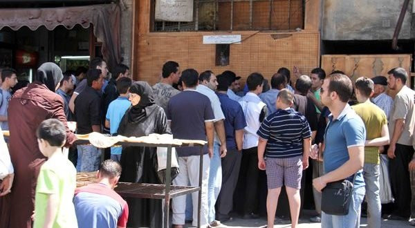 طوابير امام الافران ..حياة الانتظار /متداول