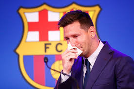ميسي يبكي مودعا برشلونة