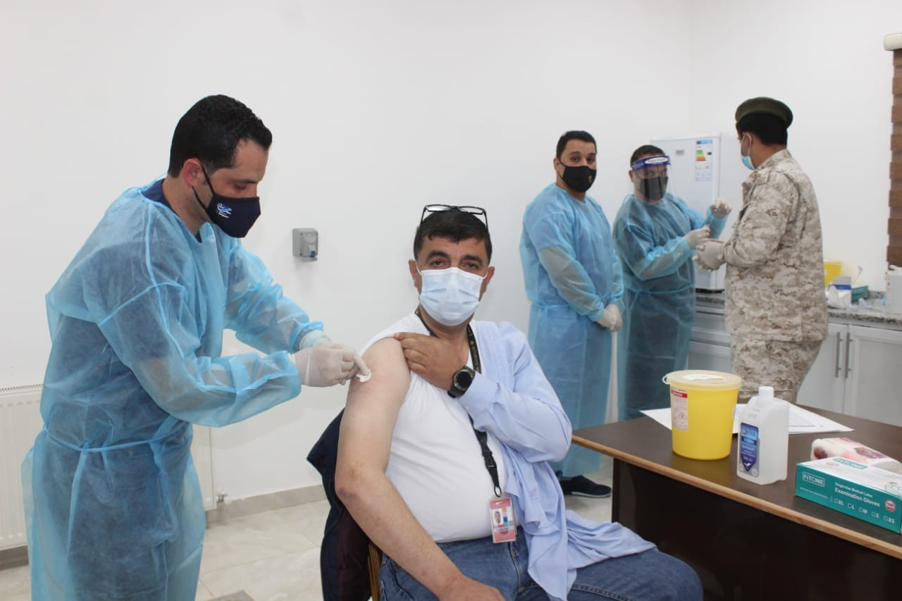 قرار  الأردن بترحيل العمال الأجانب الرافضين لقاح كورونا
