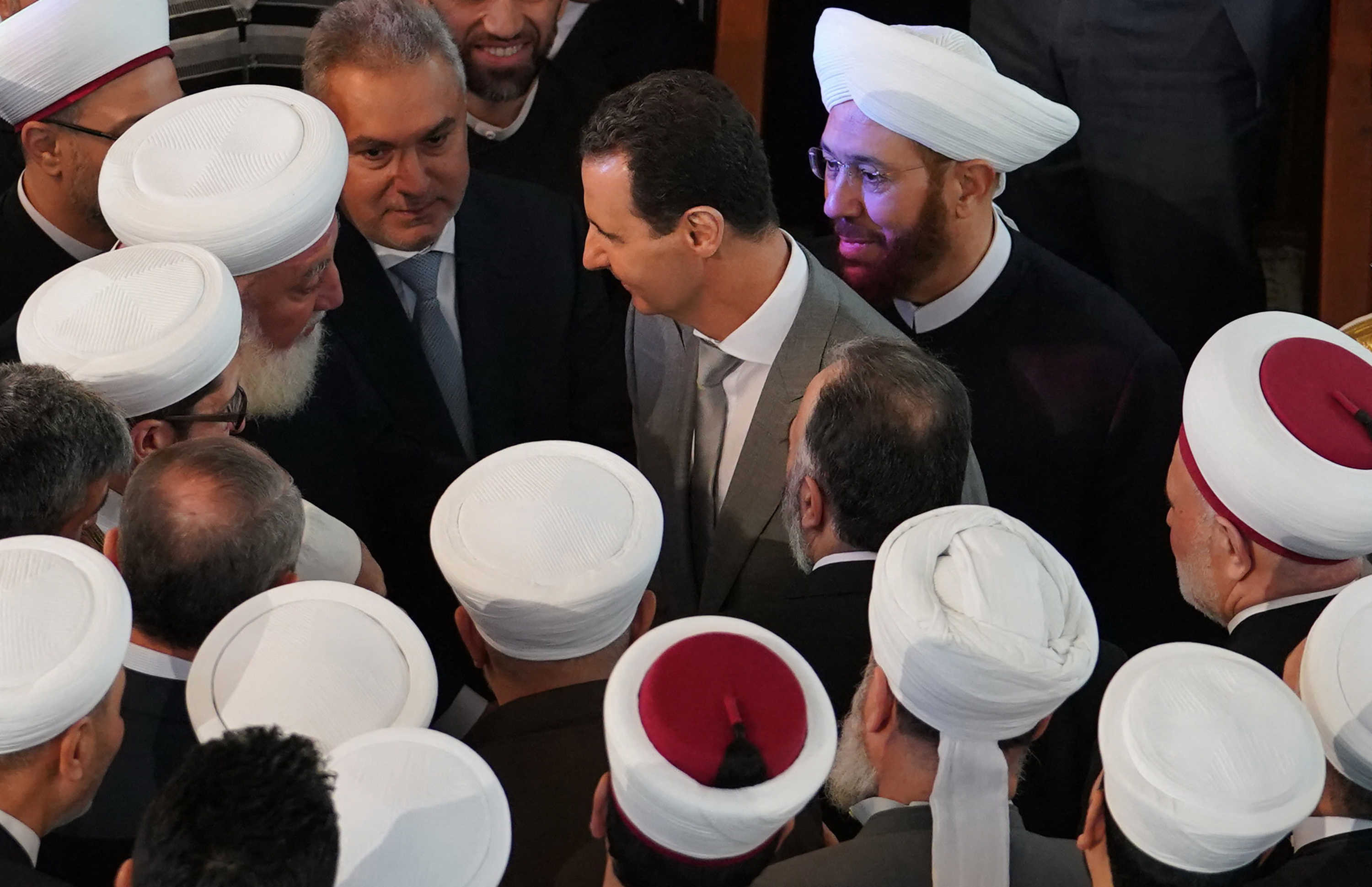 راس النظام والحاشية الدينية -ارشيف