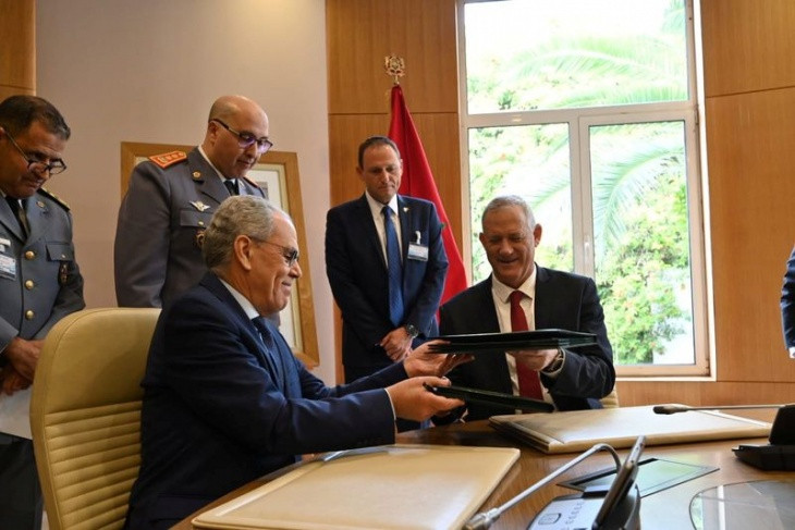 وزير الجيش الإسرائيلي بيني جانتس خلال زيارة للرباط مع عبد اللطيف لوديي، الوزير المنتدب لدى رئيس الحكومة المكلف بإدارة الدفاع الوطني المغربي.