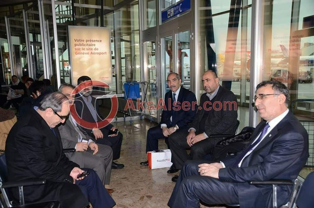 أنور رسلان مع بعض إعضاء المعارضة السورية