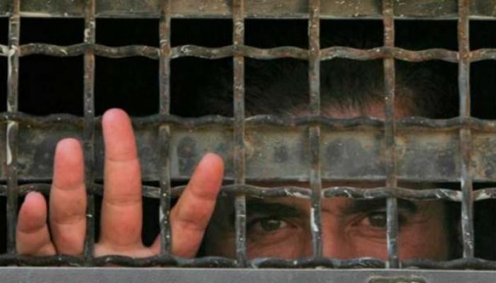 صورة تعبيرية عن معتقل فلسطيني في سجون النظام السوري