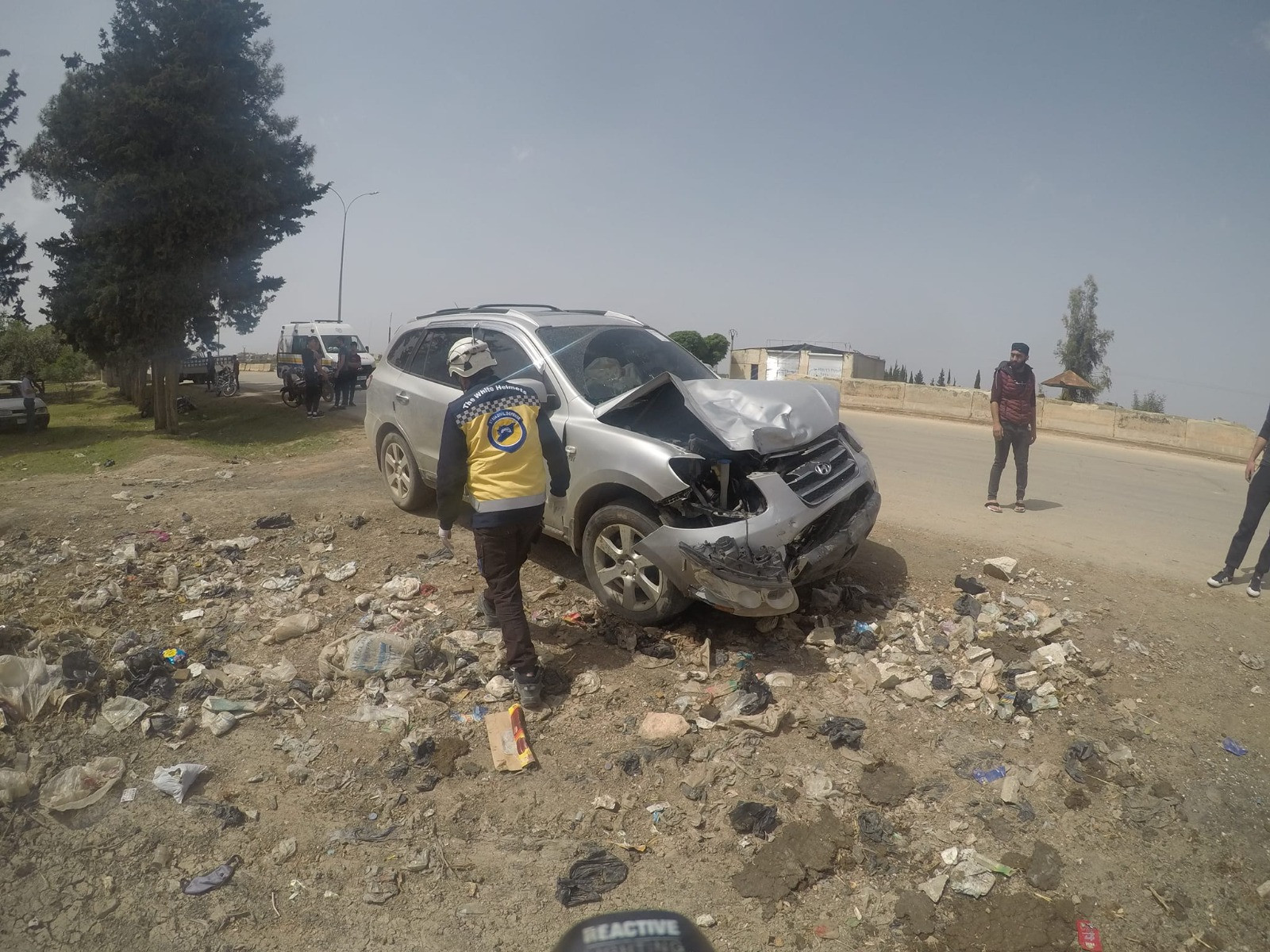 صورة خاصة لفرق متطوعي الدفاع المدني (وسائل تواصل)