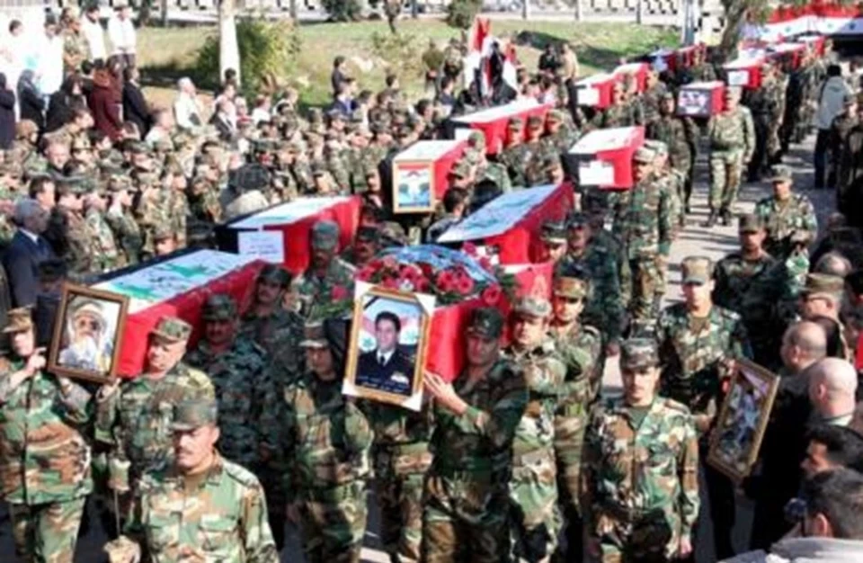 جيش الأسد يودع جنود قتلوا بسبب قصف الاحتلال  الاسرائيلي (وكالات)