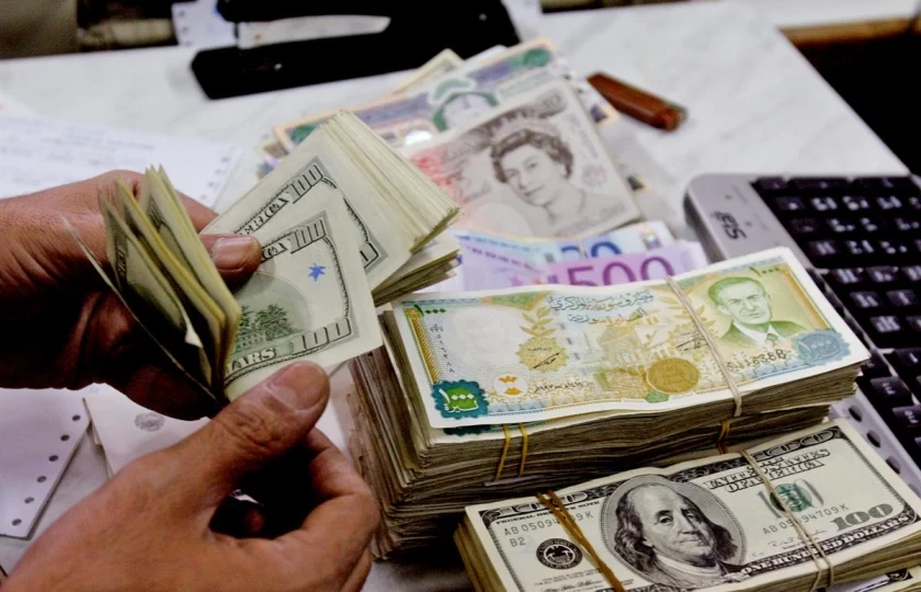 الليرة السورية تنخفض لادنى مستوى لها(انترنت)