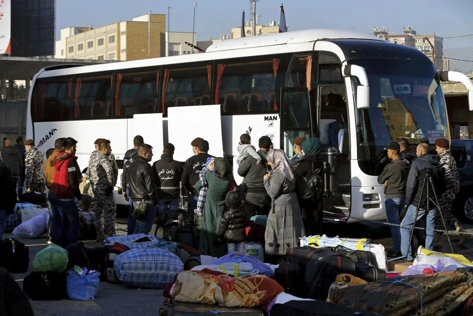 ترحيل اللاجئين السوريين من لبنان