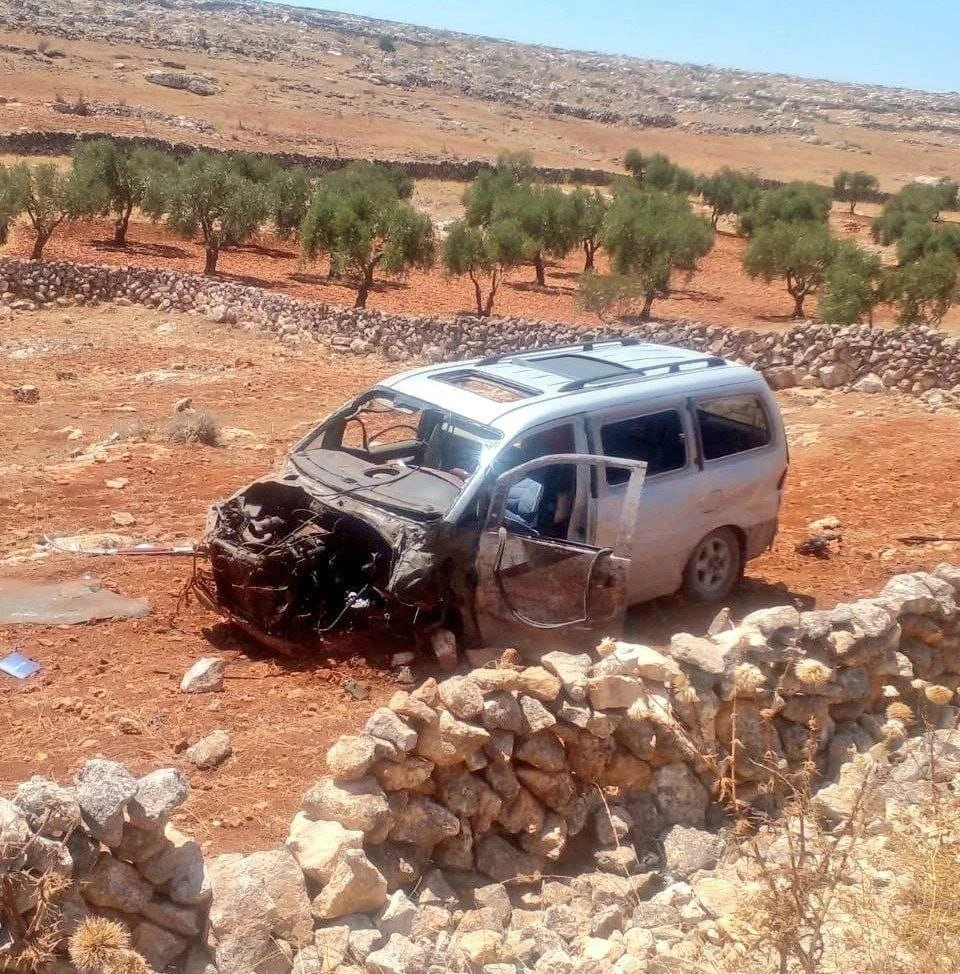 النظام يستهدف سيارة لمدنيين جنوب عفرين بريف حلب الشمالي