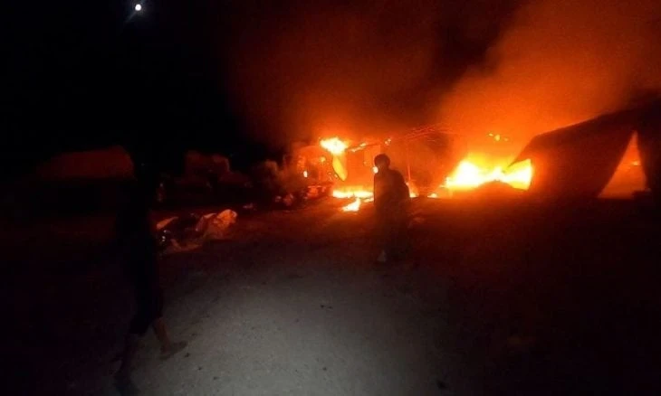 صورة لقصف مخيم نازحين قرب سرمين  بريف ادلب