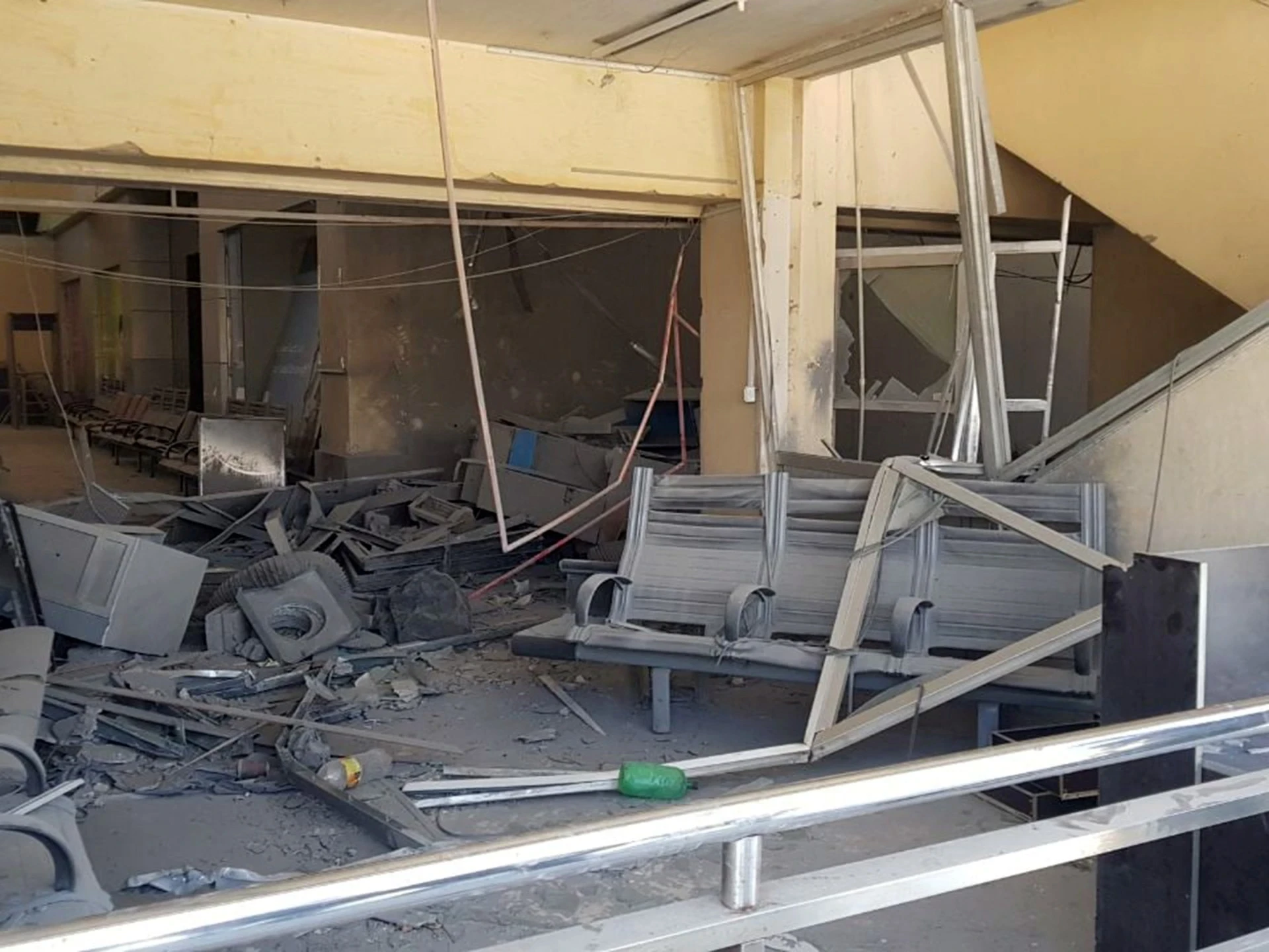 مطار دمشق بعد القصف الاسرائيلي