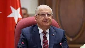 وزير الدفاع التركي يشار غولز
