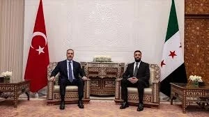 قائد الإدارة الجديدة في سوريا أحمد الشرع ووزير خارجية تركيا هاكان فيدان