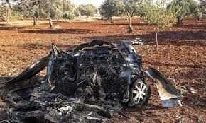 بقايا السيارة المستهدفة من قبل مسيرة امريكية