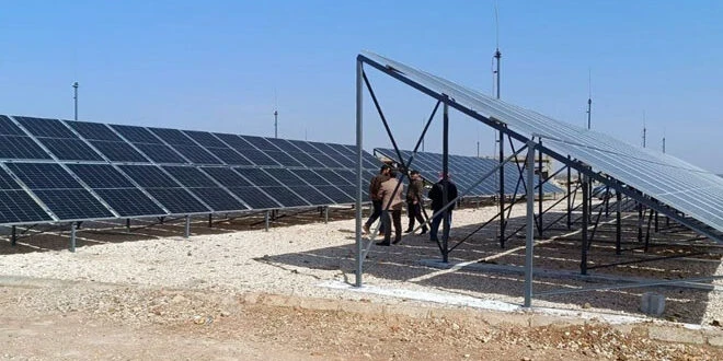 الألواح الشمسية لتوفير الطاقة