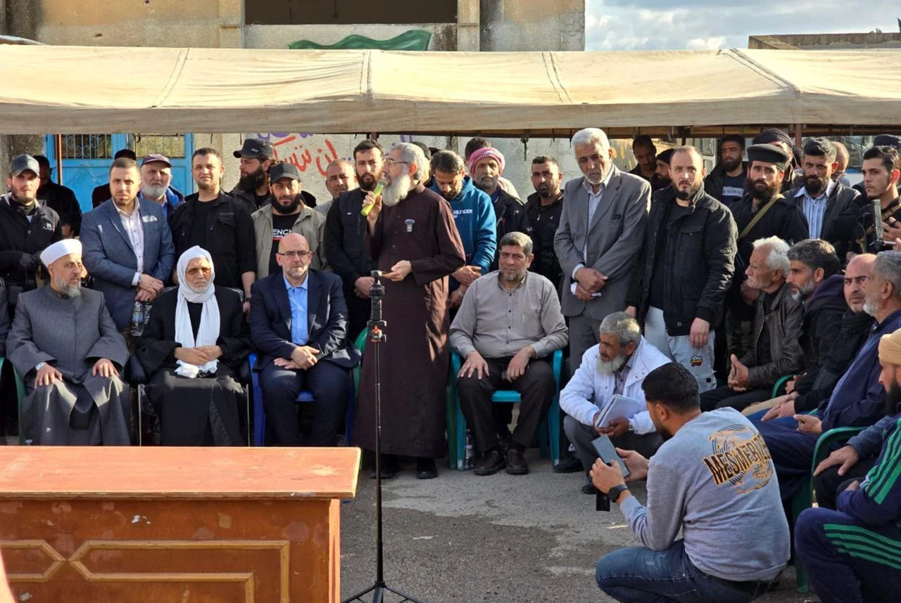 مفتي الجمهورية يؤدي واجب العزاء في شهداء درعا ويؤكد وقوف الدولة إلى جانب ذويهم/ سانا