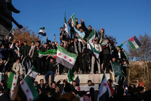 من احتفالات السوريين بتحررهم