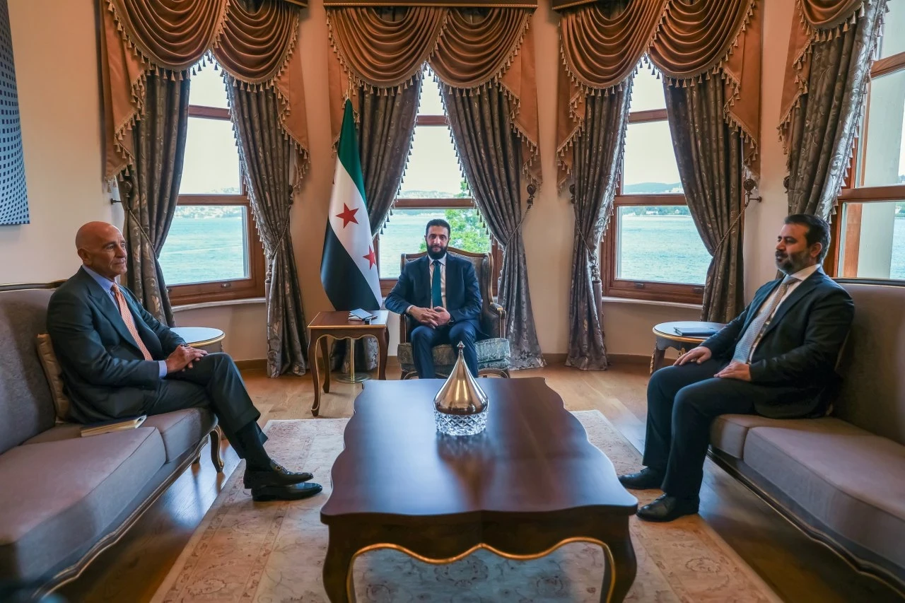 الرئيس الشرع مستقبلا السفير الاميركي في تركيا المكلف بالملف السوري