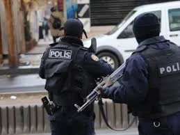 السجن المؤبد لجنود أتراك بعد وفاة لاجئين سوريين تحت التعذيب في مركز للجندرما