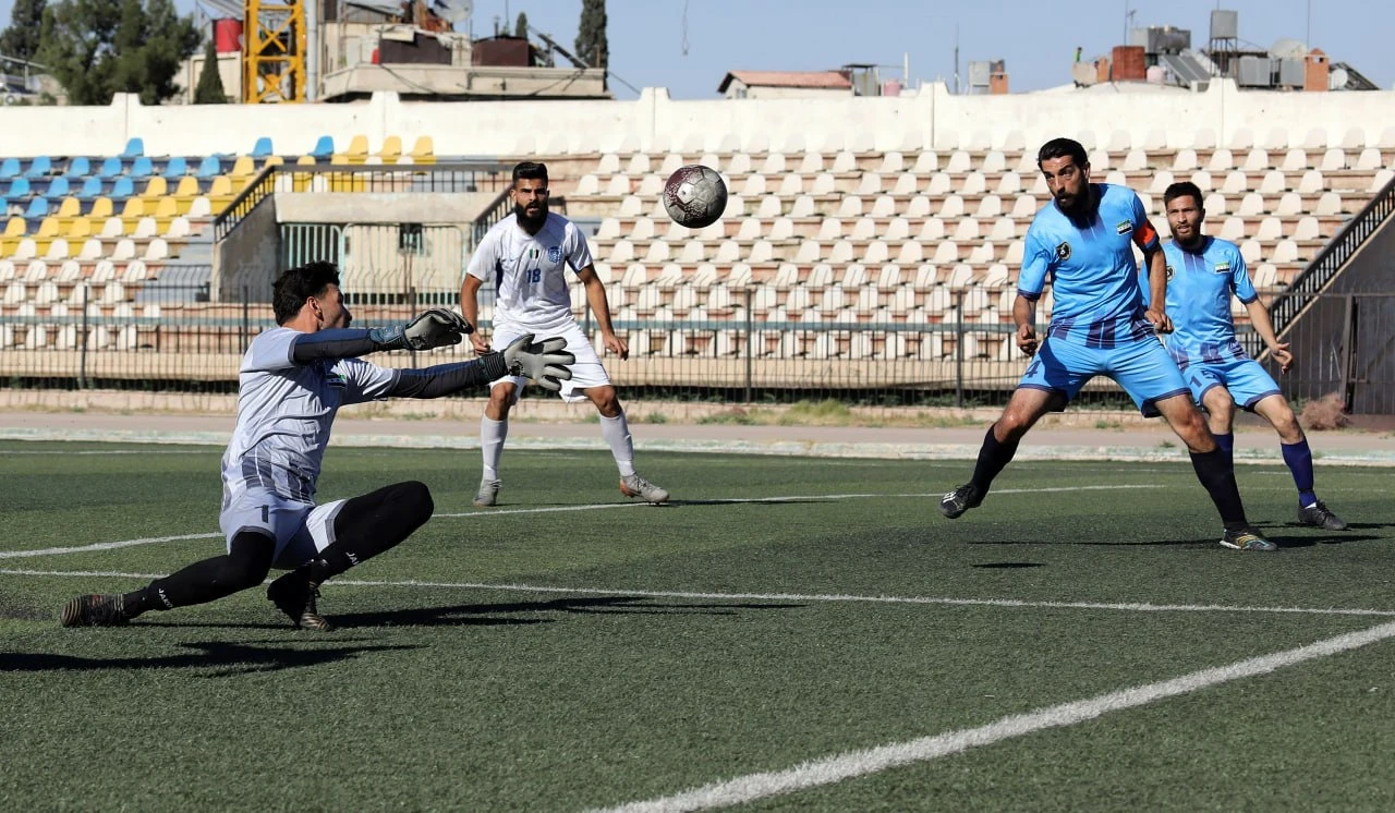 لقطة من المباراة التي جمعت المجد والحرية