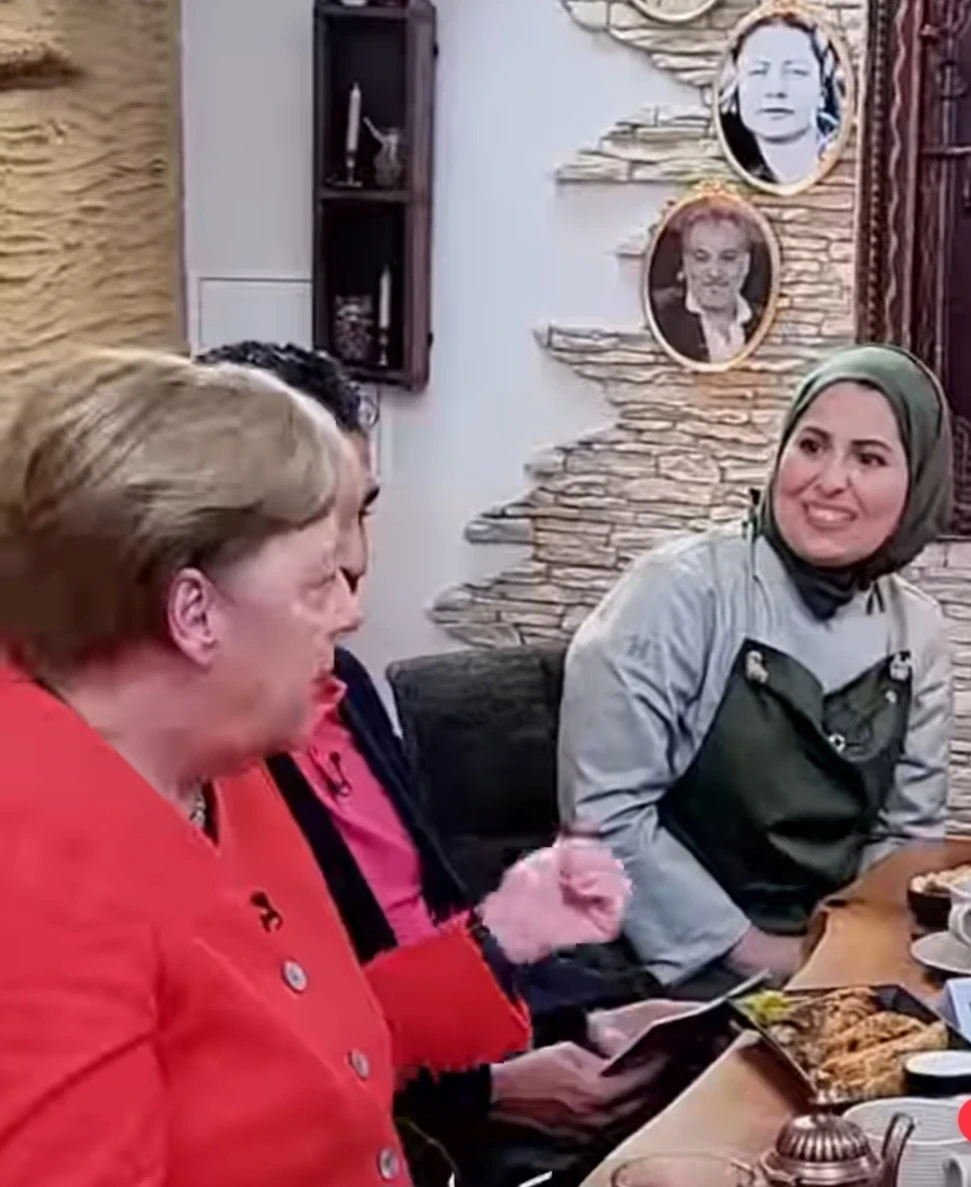 ملكة جزماتي مع المستشارة الألمانية السابقة انجيلا ميركل