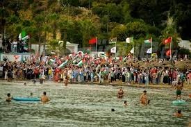 التونسيون يودعون أسطول الصمود