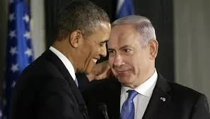 الرئيس الأمريكي السابق باراك أوباما مع رئيس وزراء جولة الاحتلال بنيامين نتنياهو