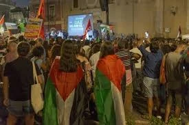 مظاهرات ليلية في ياطاليا احتجاجا على الهجوم الاسرائلي على اسطول الصمود