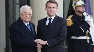 الرئيس الفرنسي يستقبل الرئيس الفلسطيني محمود عباس