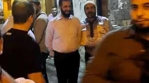 الشرع يتجول في  احد محلات المزة