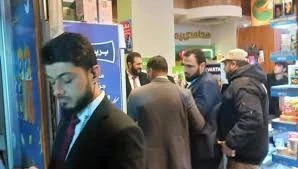 الرئيس أحمد الشرع في احد المتاجر في دمشق