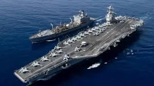 حاملة طائرات في إسطول حربي أمريكي