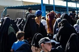 عائلات من تنظيم داعش في مخيم الهول