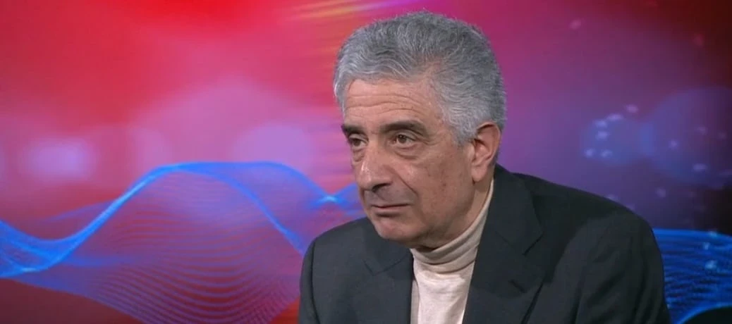 المخرج السوري البريطاني انور القوادري (مواقع التةاصل)