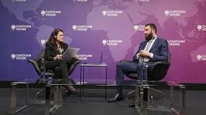 الرئيس أحمد الشرع في جلسة حوارية في لندن