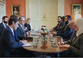 جلسة محادثات بين الوفد السوري والبريطاني