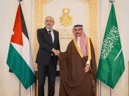 وزير الخارجية السعودي فيصل بن فرحان ووزير الخارجية الاردني ايمن الصفدي