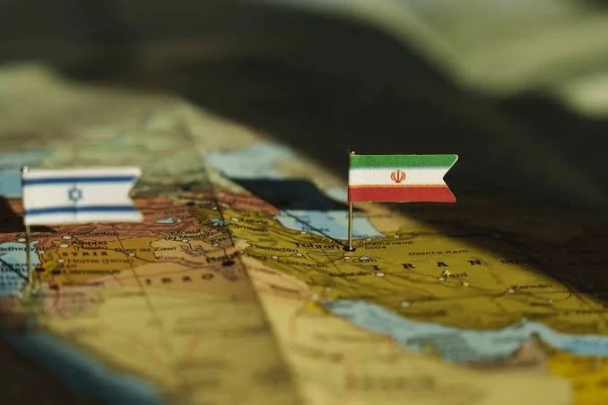 صورة تعبيرية عن مشروعي الهيمنة الاسرائيلية الإيرانية في الشرق الأوسط